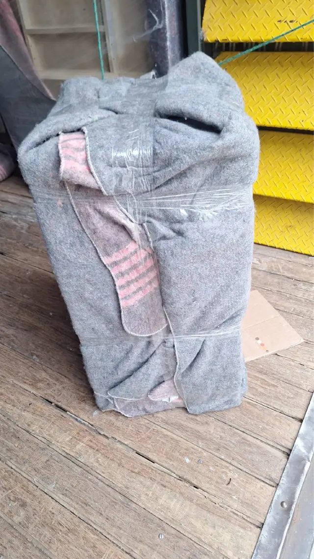 Cliente satisfeito recebendo entrega AVS Mudanças em mudança interestadual Brasil